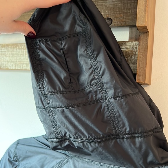 NEW Lululemon Run: Get Up And Glow Jacket *Reflective 360 - Picture 11 of 14